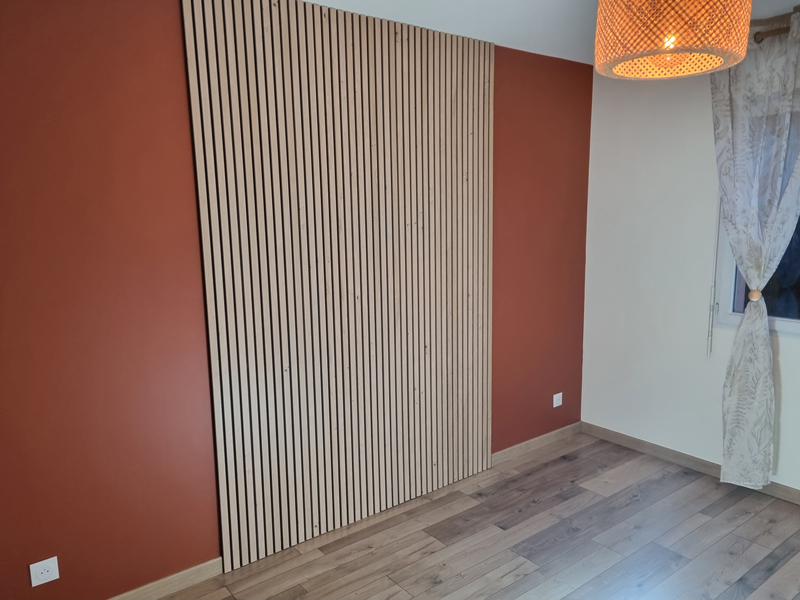 Revêtement mural décoratif avec tasseaux bois à Doudeville